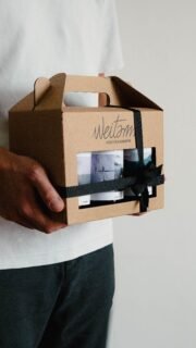 𝗡𝗢𝗦 𝗖𝗢𝗙𝗙𝗥𝗘𝗧𝗦 𝗗𝗘 𝗡𝗢𝗘̈𝗟🌲
Cette année, nos coffrets de noël changent de format, plus compacts mais avec toujours autant de bulles !

Découvrez nos coffrets comprenant 6 bouteilles différentes de 33cl dès maintenant sur : weitam.fr

📦 Envoi partout en France
🛒 Retrait tous les jeudis et vendredis à la brasserie, de 16h à 19h
📍 162 Rte de Toulouse, 31270 Cugnaux

#weitam #weitammicrobrasserie #weitambrasserie #brasserietoulousaine #brasseriecugnaux #brasseurtoulousain #coffret #coffretdenoël #coffretbiere #biereartisanale #brasserieartisanale #ideecadeau #craftbeertoulouse #craftbeerfrance