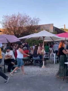 MERCI 🙉🙏
Vous avez été si nombreux.ses pour ce 2ème anniversaire ! 😱😍🎂🍺

On espère que vous avez passé une belle soirée ! En tout cas, on a été ravis de voir autant de sourires et d'ambiance. La terrasse était presque trop petite. 🥳

Merci à @lepomponsurlagaronne_ de nous avoir régalé, merci à @freddy.jee pour l'ambiance, merci à @artdevivre.maison d'avoir sérigraphié le design des 2 ans sur place et merci à @elsa.la.talpa, les @buveusesdebieres et Bastien pour leur présence avec leur stand.🤗 

On espère que l'histoire Weitam va continuer encore longtemps ! En tout cas c'est grâce à vous qu'on peut avancer, merci à vous ! 🤍 

Le bar continue, on se retrouve les mercredis, jeudis et vendredis.☺️
#weitam #weitambrasserie #microbrasserietoulouse #cugnauxmaville #cugnaux