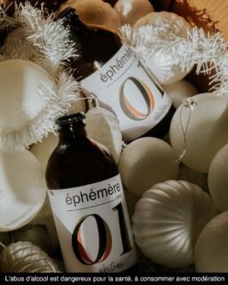 𝗙𝗼𝗰𝘂𝘀 𝘀𝘂𝗿 𝗻𝗼𝘀 𝗯𝗶𝗲̀𝗿𝗲𝘀 𝗲́𝗽𝗵𝗲́𝗺𝗲̀𝗿𝗲𝘀 🌿✨
Les éphémères et les collaborations, c’est notre terrain de jeu préféré : là où on teste, on ose, on mélange, on invente.

En 2025, vous en avez découvert deux… mais préparez-vous, 2026 s’annonce encore plus créative : NEIPA, DIPA, Sour, Lager… ça va brasser fort ! 🍻

Pour finir l’année en douceur, laissez-vous tenter par l’Éphémère 01 : une sour délicate, infusée d’une tisane aux 9 plantes et épices. Florale, fraîche, presque printanière. 🌸
Un petit plaisir parfait pour l’hiver.

👉 Disponible en bouteille de 33cL : weitam.fr
🛒 Retrait les jeu. & ven. à la brasserie, 16h - 19h
📍 162 Rte de Toulouse, 31270 Cugnaux
📦 Envoi partout en France

#weitam #weitambeer #weitambrasserie #brasserietoulousaine #brasserietoulouse #brasseriecugnaux #toulousemaville #cugnauxmaville  #craftbeerlover #craftbeertoulouse #brasseurtoulousain #brasserieartisanale #bière #biereartisanal #biereartisanale #craftbeer #beerlover #brewerylife #bierefrancaise #sourbeer #brasserieartisanale #collabbeer #ephemere #instabeer #beerstagram #beertime #houblon #brassage #brasserielocale