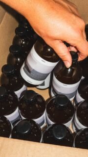 𝗟𝗮 𝗪(𝗲)𝗶𝘁𝗯𝗶𝗲𝗿 𝗲𝘀𝘁 𝗱𝗲 𝗻𝗼𝘂𝘃𝗲𝗮𝘂 𝗱𝗶𝘀𝗽𝗼𝗻𝗶𝗯𝗹𝗲 ⵑ
Rendez-vous sur la boutique en ligne weitam.fr
ou jeudi et vendredi, à la brasserie pour récupérer votre bière blanche au gingembre ! 🤙

𝗪(𝗲)𝗶𝘁𝗯𝗶𝗲𝗿 - 𝟰,𝟳%
Bière de blé aux notes de coriandre et de gingembre.

👉 Disponible en bouteille de 33cL et en fûts 
🛒 Retrait les jeudis et vendredis de 16h à 19h
📍 162 Route de Toulouse, Cugnaux
📦 Envoi partout en France

𝗟'𝗮𝗯𝘂𝘀 𝗱'𝗮𝗹𝗰𝗼𝗼𝗹 𝗲𝘀𝘁 𝗱𝗮𝗻𝗴𝗲𝗿𝗲𝘂𝘅 𝗽𝗼𝘂𝗿 𝗹𝗮 𝘀𝗮𝗻𝘁𝗲́
#weitam #weitambrasserie #brasseurtoulousain #craftbeerfrance #witbier