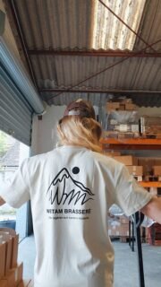 Faire des bières avec style ! 🏔🤙
On en est trop fan de nos tee-shirts @weitam.brasserie crew avec cette couleur sable et une impression velours de notre logo pour le côté tout doux.🐏

Et si on le déclinait pour vous ?

👕 Merci @transshirt31
🖍 Logo @alino_way
#weitam #teeshirtdesign #craftbeertoulouse #craftbeerfrance #design